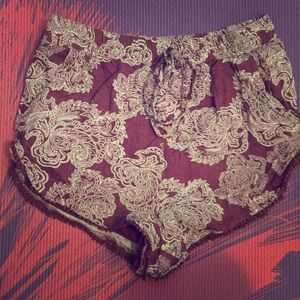 Cute pair of high rise shorts!